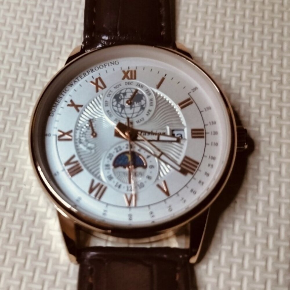 Men's Luxury Waterproof Sports Watch With Extra Battery